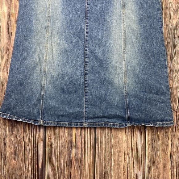 On Trend Denim Skirt - Picture 4 of 11